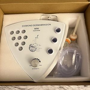 Microdermabrasion machine and accessories